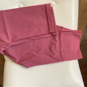 Wunder Under 8 high rise crop 21”